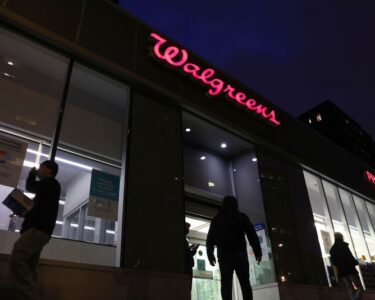 Walgreens to shutter 1,200 stores as CEO Wentworth seeks turnaround