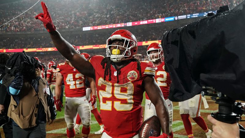 Chiefs survive rainy weather, Patrick Mahomes injury scare to improve to perfect 8-0 | CNN