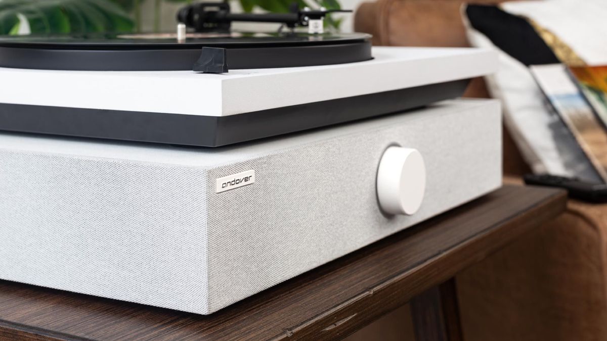 Love vinyl but don’t have space for an amp and speakers? SpinBase 2 could be the solution