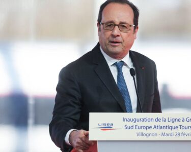 Former French President François Hollande says Europe must unite in the face of Trump