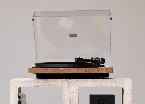 Want an all-in-one turntable system including stereo speakers? Just ask Duke & Roy