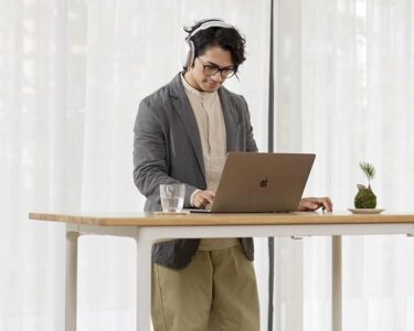 This extraordinary 4-legged standing desk gives a glimpse of how this popular piece of home office furniture might evolve in the future