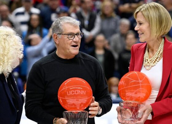 Geno Auriemma celebrates one of his 11 national championships in 2015.