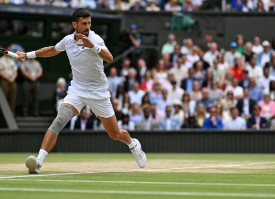 Andy Murray returns a backhand to Novak Djokovic during a practice session in 2021.