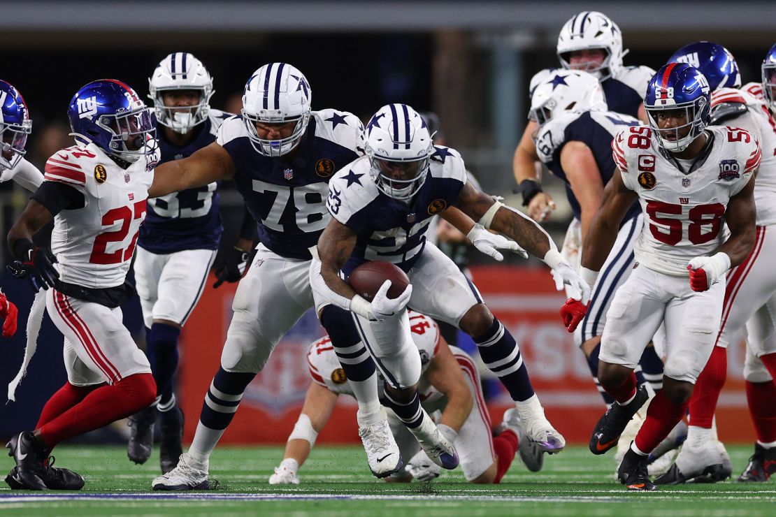 Dowdle (center) had a career game in the win over the Giants.