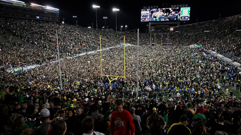 Decision day: Oregon tops season’s first College Football Playoff Top 25 rankings | CNN