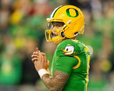 Dillon Gabriel makes NCAA history in No. 1 Oregon’s win over Maryland | CNN