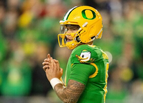 Dillon Gabriel makes NCAA history in No. 1 Oregon’s win over Maryland | CNN