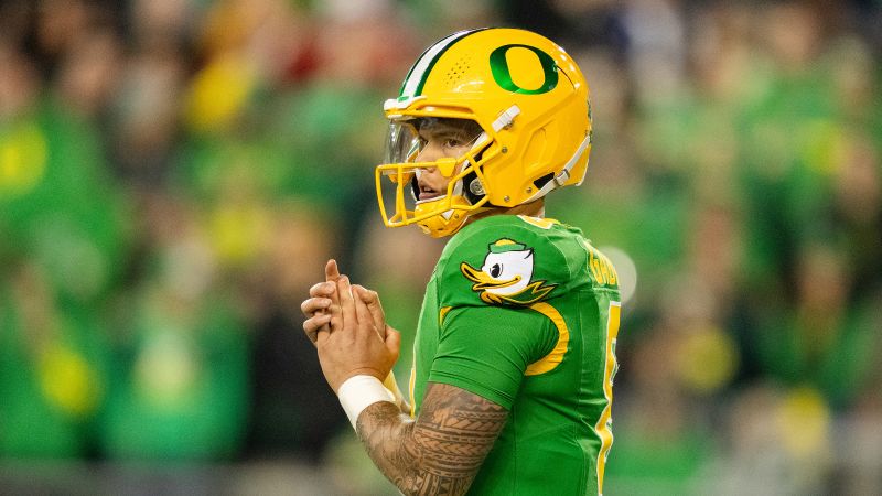 Dillon Gabriel makes NCAA history in No. 1 Oregon’s win over Maryland | CNN