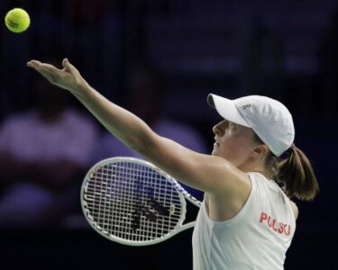 Five-time grand slam winner Iga Świątek suspended after testing positive for prohibited substance | CNN