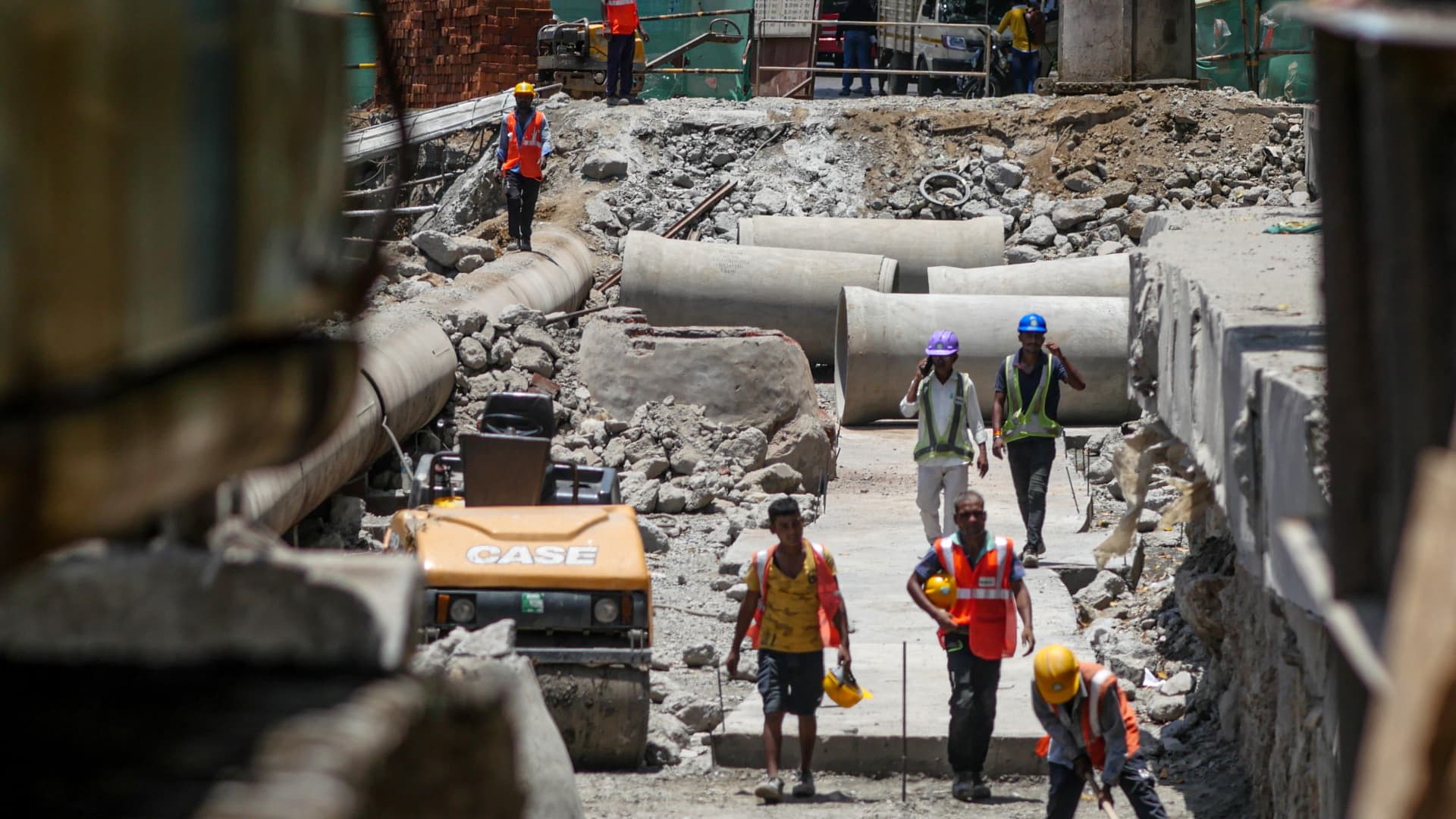 India’s quarterly growth slumps to a near two-year low, well below expectations