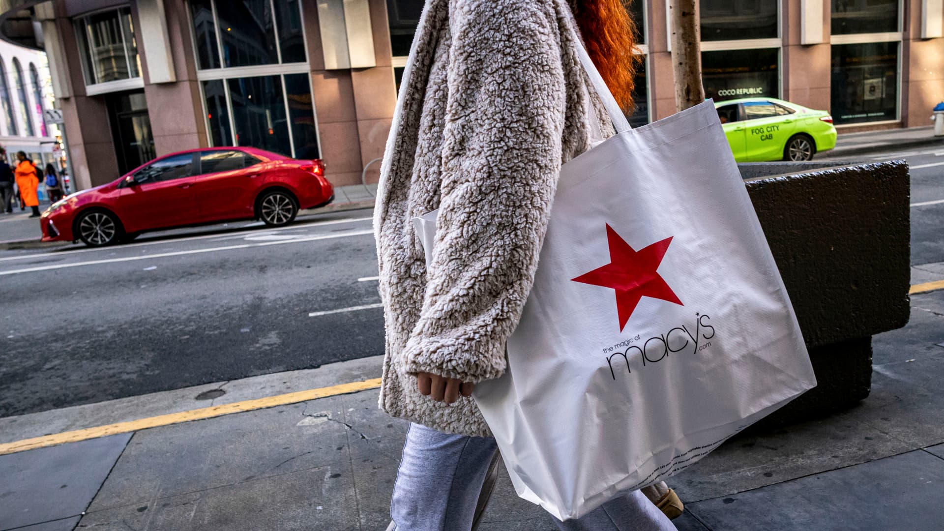 Macy’s posts preliminary results, delays full earnings release