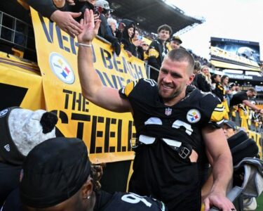 Boswell (No. 9) scored all of the Steelers' points in the win over the Ravens.