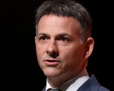 Why billionaire investor David Einhorn is loading up on a struggling agriculture stock 'no one cares about'