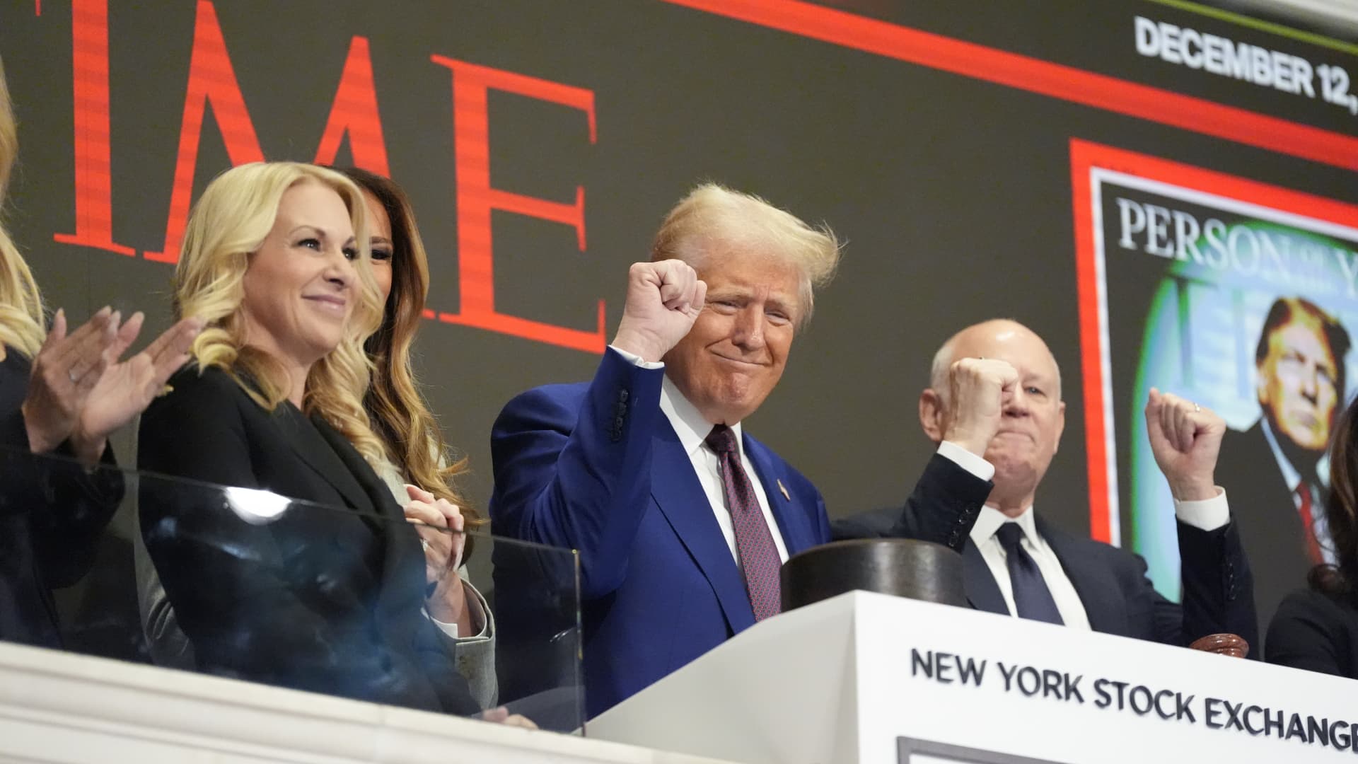 Trump rings bell at NYSE to cheers of ‘USA’ as CEOs, business leaders look on