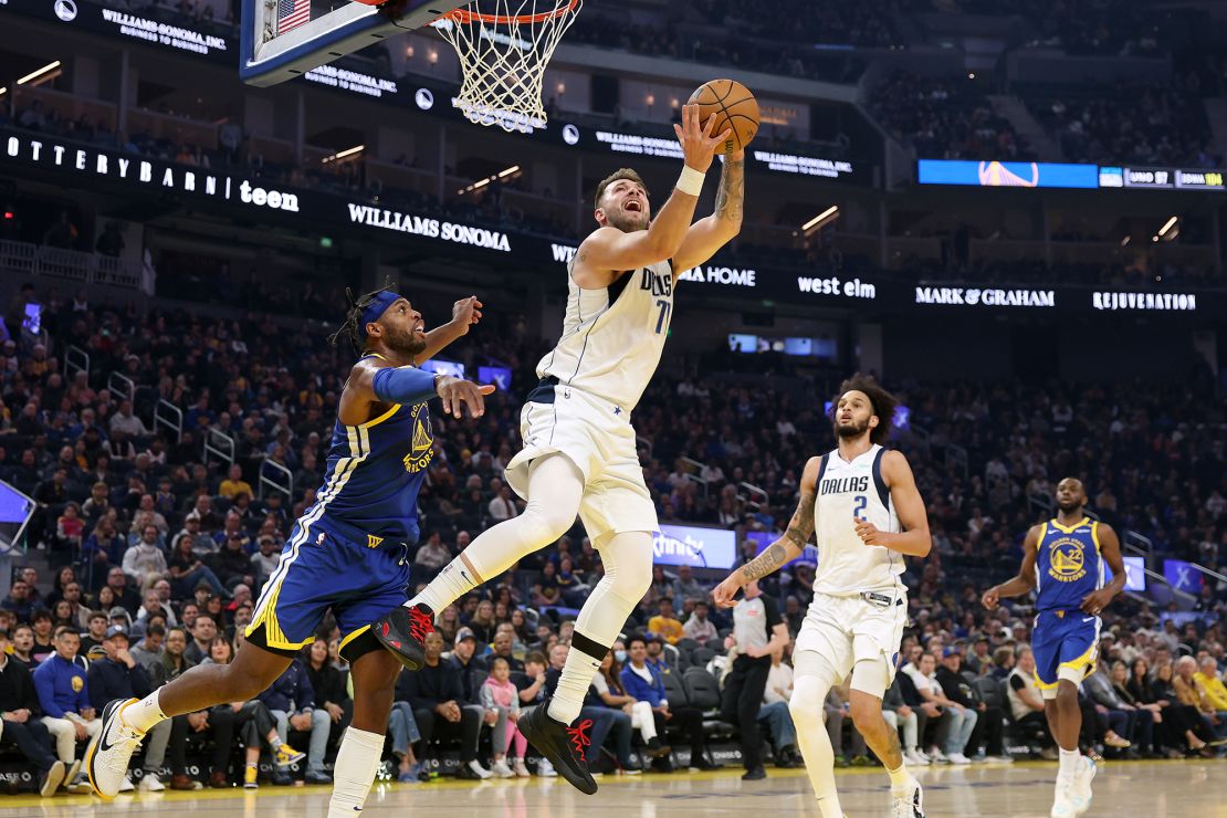 Luka Dončić led the Mavericks past the Warriors.