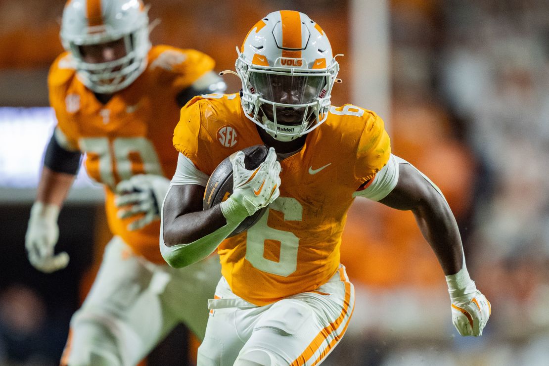 Tennessee's Dylan Sampson (No. 6) runs in a game against the Florida Gators in October.