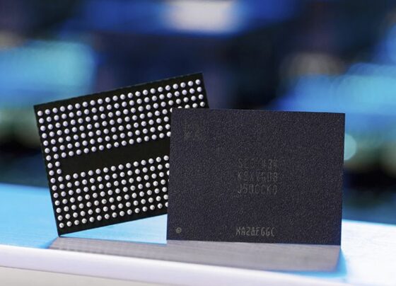 Samsung's rival has debuted new storage tech that offers a super-fast, high-capacity flash memory for ultra-portable devices; Kioxia's UFS QLC promises to reach speeds of 4.2 GB/s