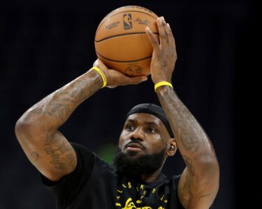 LeBron James surpasses Kareem Abdul-Jabbar as NBA’s all-time leader in regular season minutes played | CNN