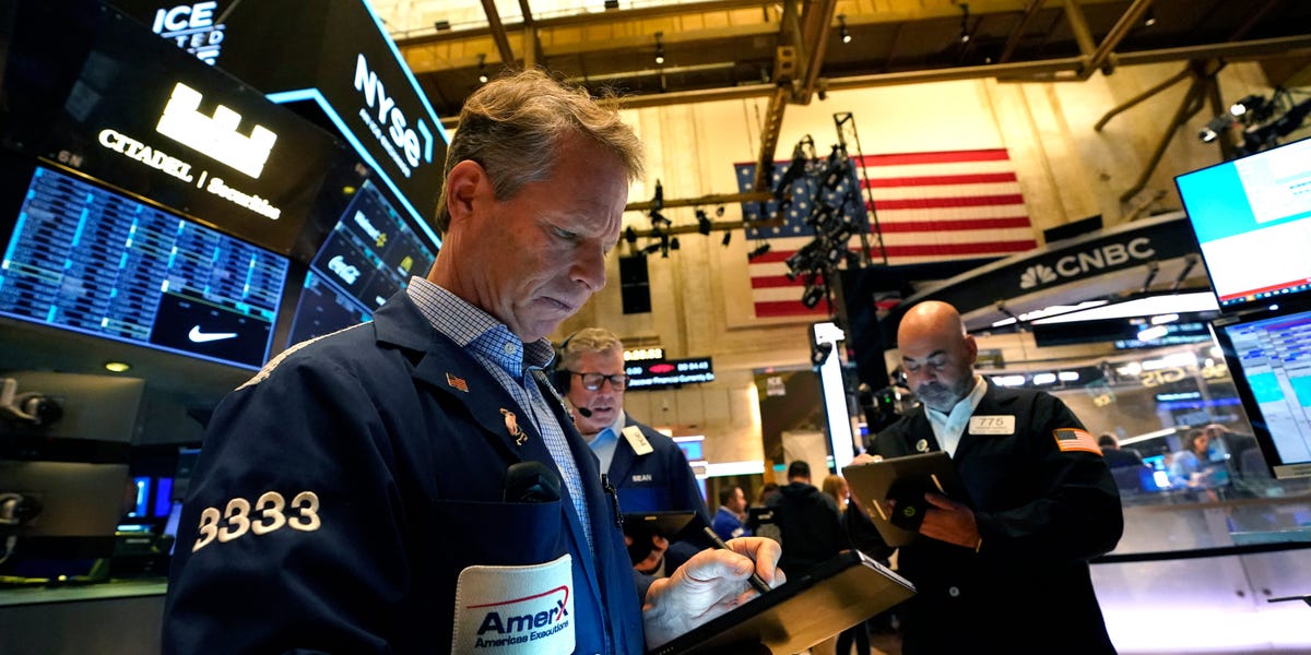 Stock market today: Indexes rise on strong earnings as traders await Powell commentary