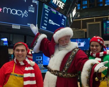 The Santa Claus trading window is a week away. 5 reasons it should deliver a stock market rally this year.