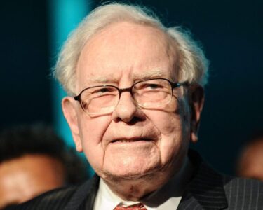 Warren Buffett's Berkshire Hathaway is buying up shares of internet domain provider VeriSign