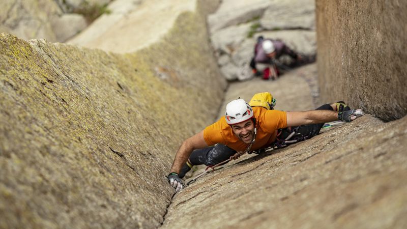 ‘Giving fate the middle finger’: How blind climber Jesse Dufton scaled a 500-foot monolith | CNN