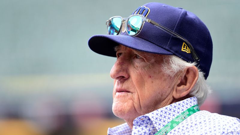 Bob Uecker, known as ‘Mr. Baseball’ and as the legendary voice of the Milwaukee Brewers, dies at age 90 | CNN