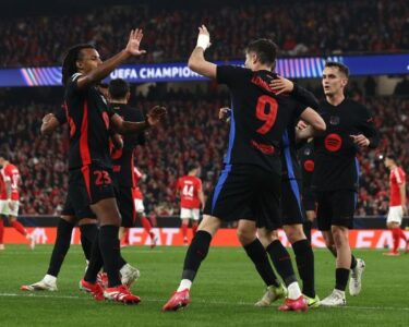 Eric García scores Barça's fourth goal against Benfica.