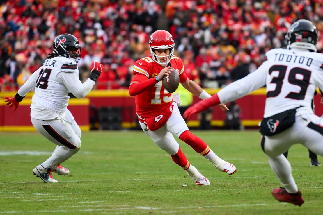 Mahomes (No. 15) is aiming to win his third Super Bowl in a row.