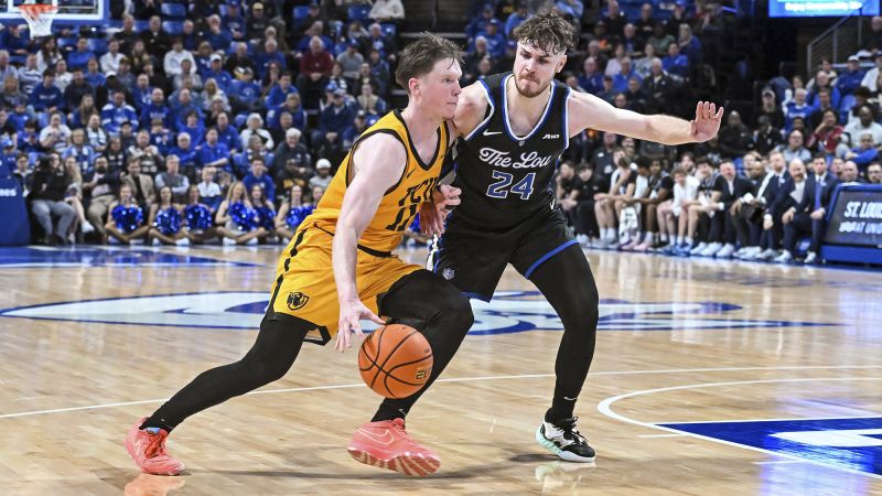 Large brawl erupts between fans, delays college basketball game between VCU and Saint Louis | CNN