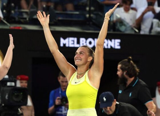 Sabalenka (left) and Stephens (right) shake hands after the match.