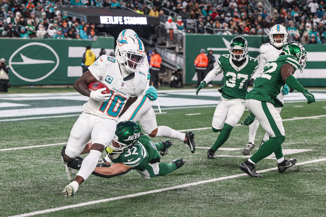 Hill (No. 10) hinted he might be moving on from the Dolphins after a loss to the New York Jets.