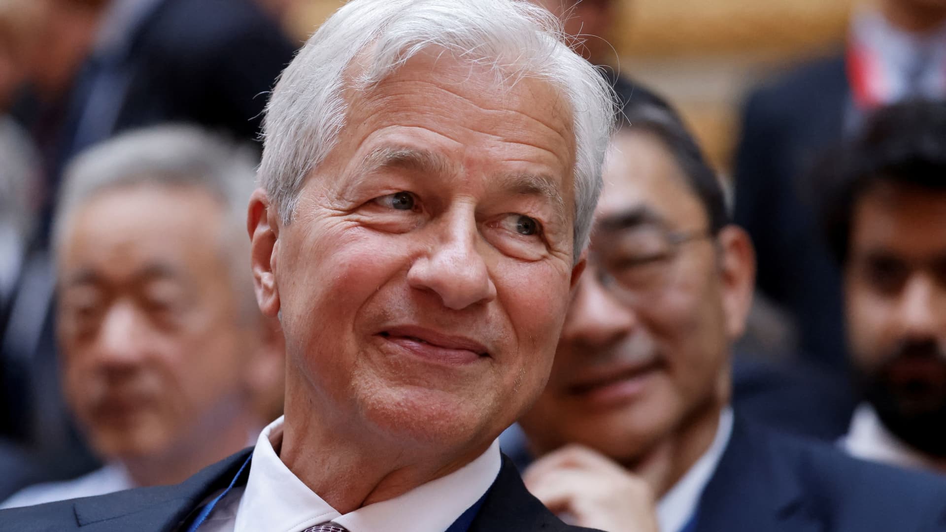 JPMorgan Chase boosting buybacks after Dimon called stock expensive