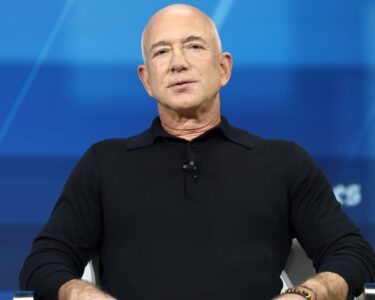 Jeff Bezos enables Trump democracy threat: Outgoing Washington Post columnist