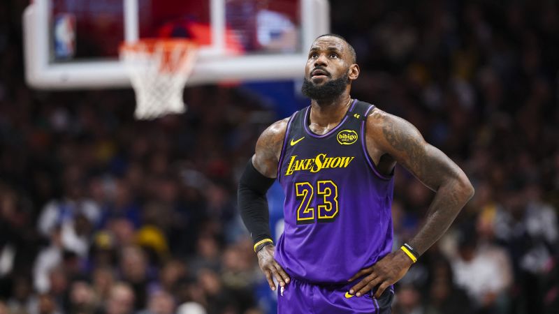 LeBron James says he ‘absolutely’ considered swapping the NBA for the NFL during the 2011 lockout | CNN