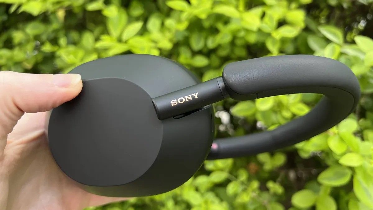 Sony’s next flagship headphones leak in official docs, and now I’m getting excited