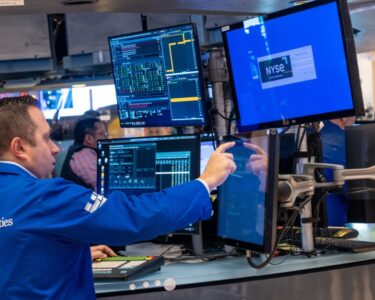 Stock market today: Indexes mixed as traders take in Fed minutes, mull rate outlook