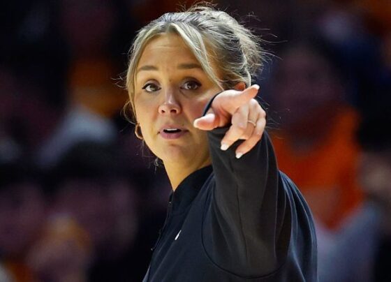 Tennessee women’s basketball coach Kim Caldwell returns to sidelines after given birth to first child last week | CNN