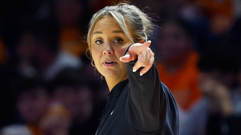 Tennessee women’s basketball coach Kim Caldwell returns to sidelines after given birth to first child last week | CNN