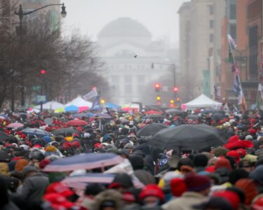 Trump draws thousands to Washington rally for a pre-inauguration victory lap