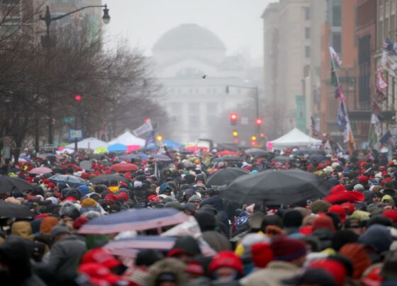 Trump draws thousands to Washington rally for a pre-inauguration victory lap