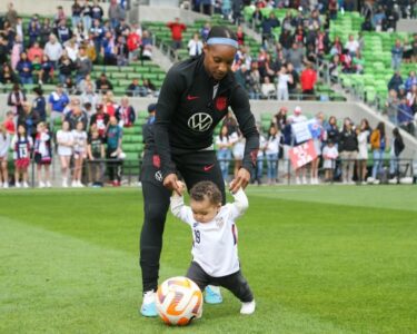 Crystal Dunn joins USWNT teammates Korbin Albert and Eva Gaetino at the French club.