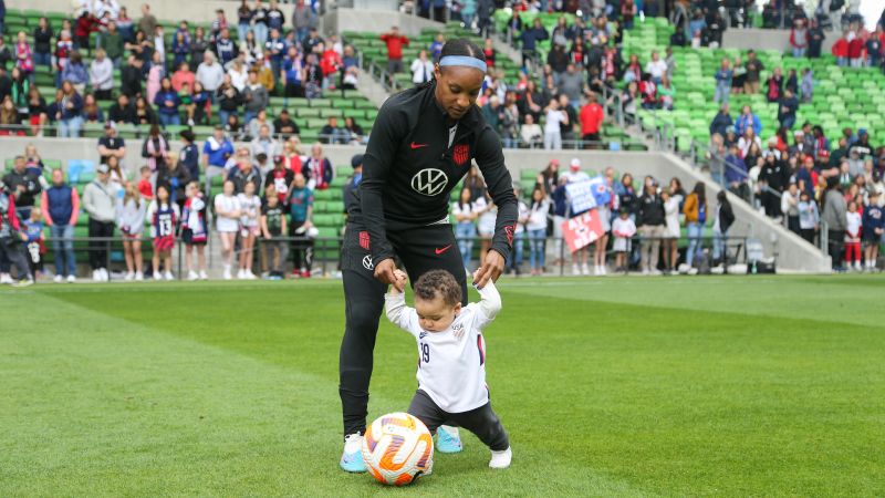 USWNT star Crystal Dunn signed for Paris Saint-Germain last week. Now, she’s learning French from her two-year-old | CNN