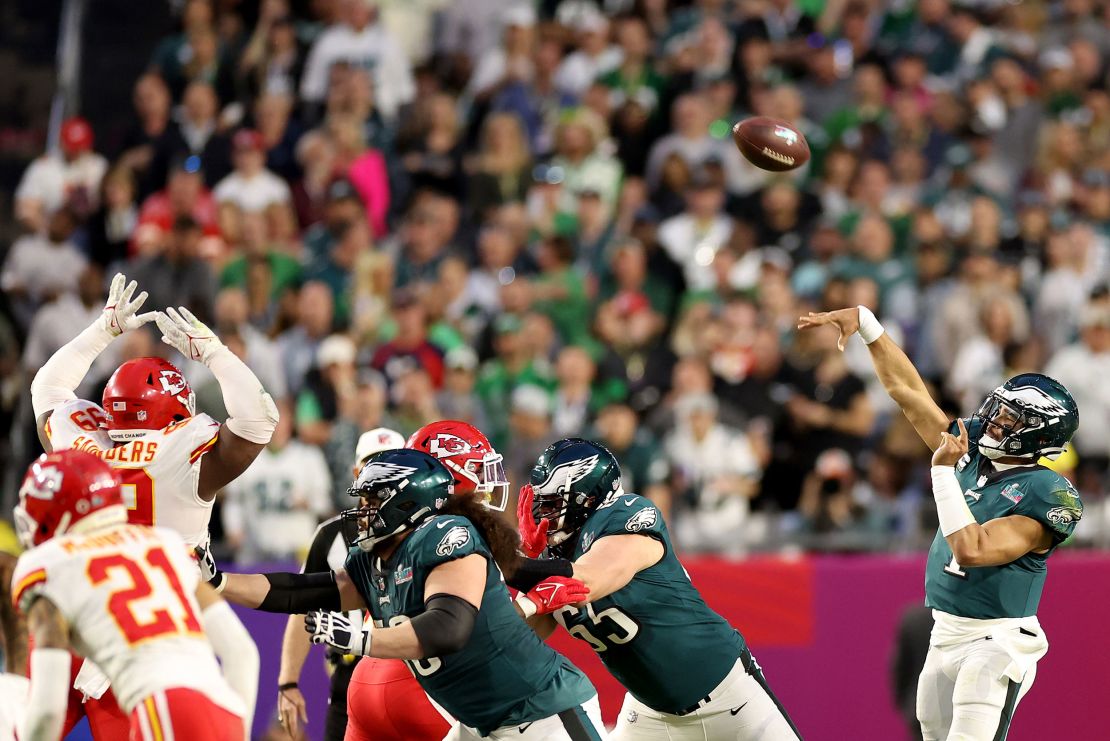 GLENDALE, ARIZONA - FEBRUARY 12: Jalen Hurts #1 of the Philadelphia Eagles throws a pass against the Kansas City Chiefs during the second quarter in Super Bowl LVII at State Farm Stadium on February 12, 2023 in Glendale, Arizona. (Photo by Christian Petersen/Getty Images)