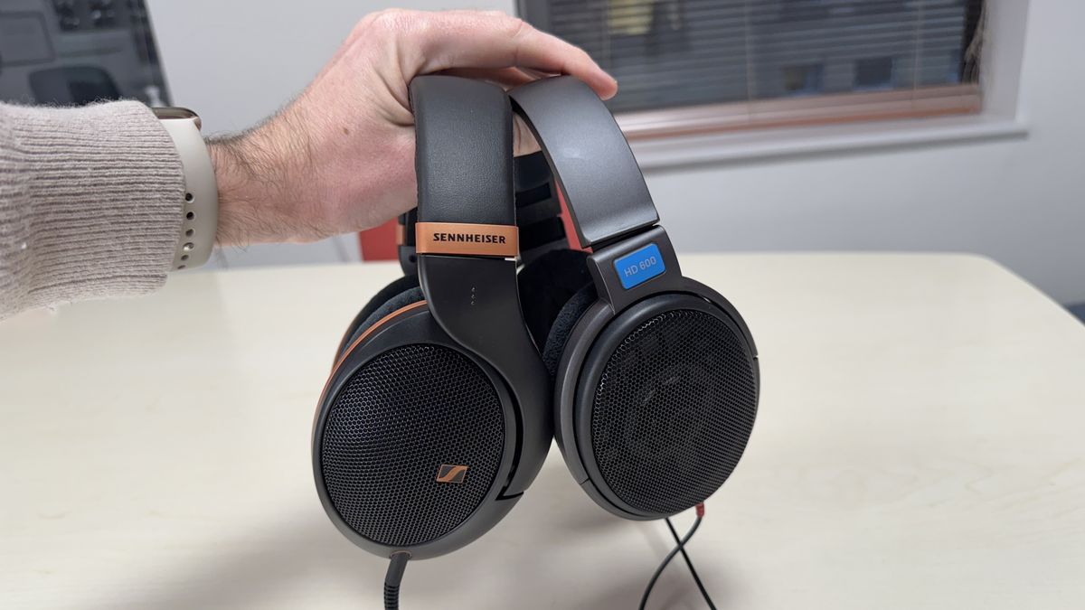 Sennheiser’s HD 505 entry-level headphones are here, and I compared them to the HD 600