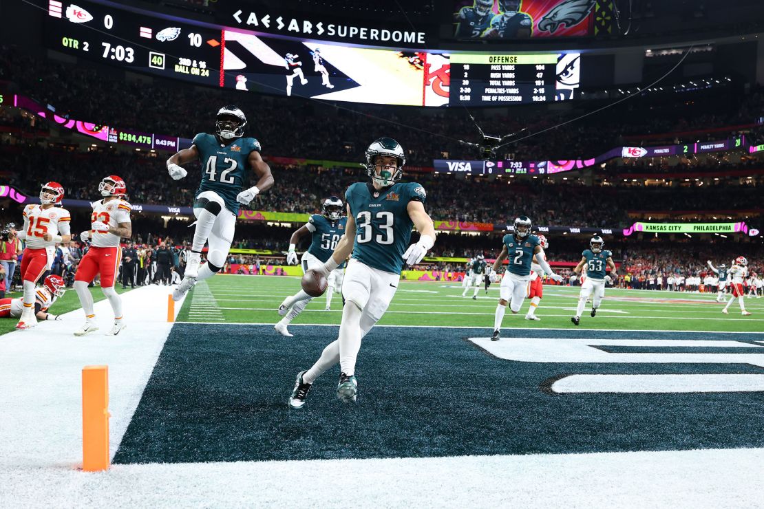 Eagles CB DeJean returned a Mahomes interception 38 yards for a touchdown to stretch Philadelphia's lead to 17 with just seven minutes left in the first half.