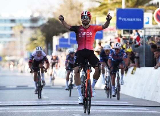 The majority of the leading riders went the wrong way as the peloton approached the finish line.