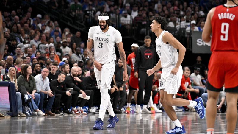 Anthony Davis expected to miss multiple weeks with left adductor strain, per ESPN | CNN