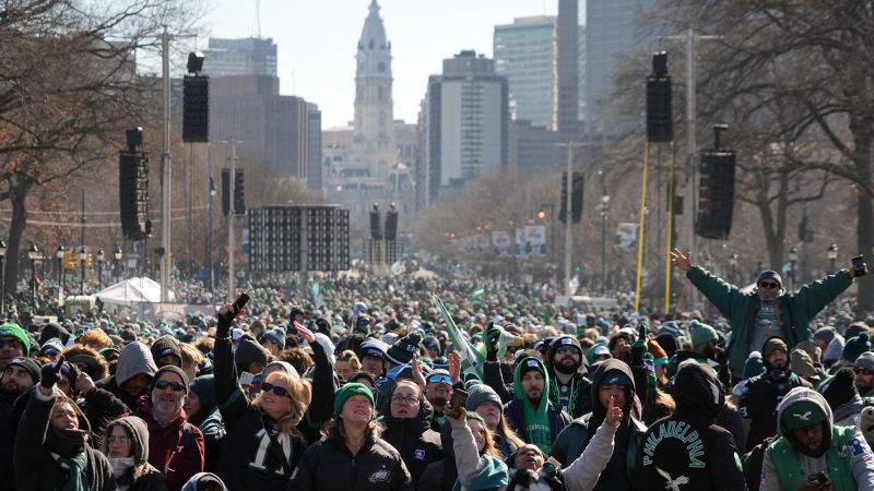 Cigars, confetti and brotherly love: Eagles celebrate Super Bowl victory with open-air bus parade through Philadelphia | CNN